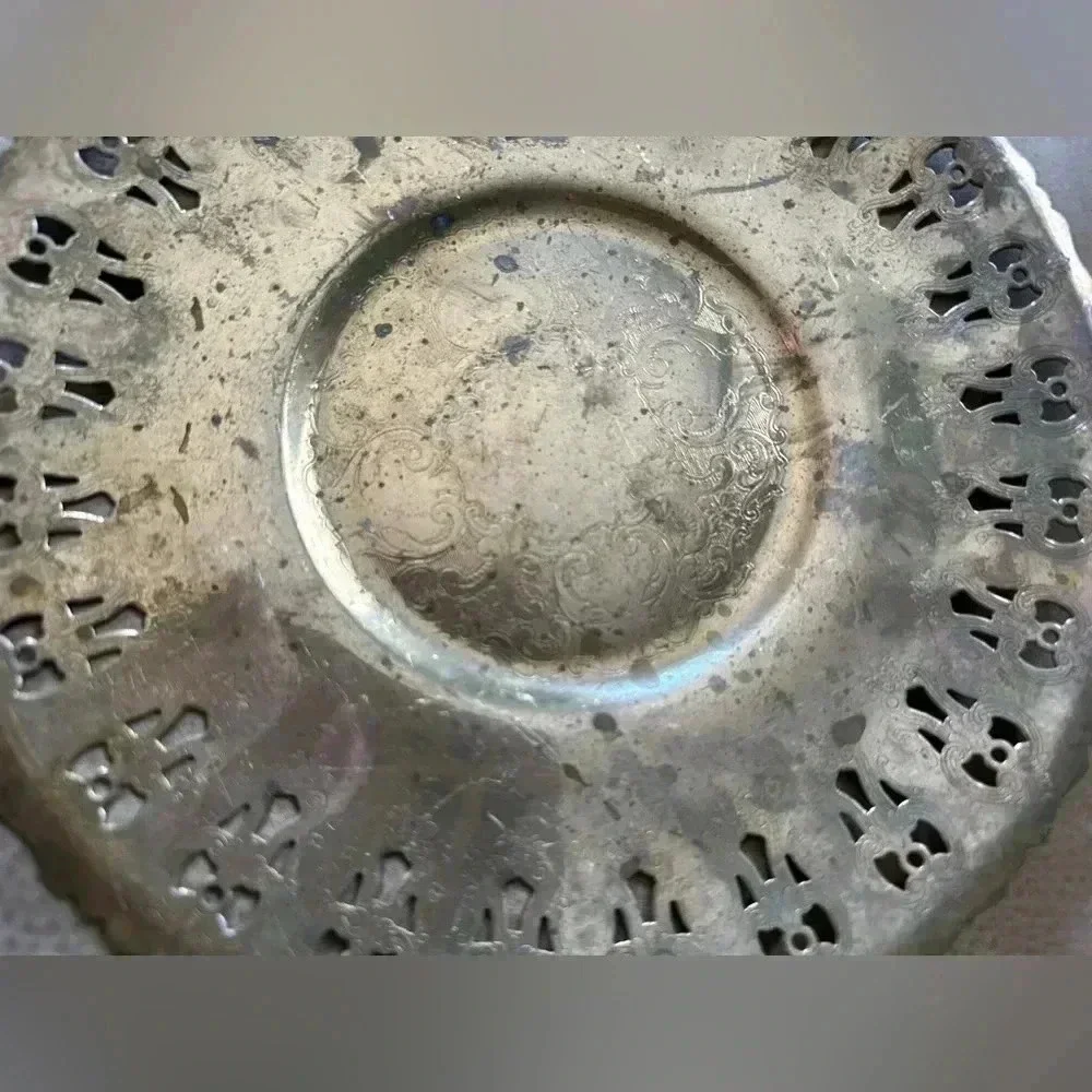 Vintage Brass Plate Decor With Beautiful Engravings Around 9” Around - Picture 5 of 8